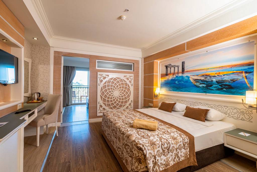 Crystal Sunset Luxury Resort & SPA