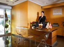 Фото отеля Housez Suites & Apartments