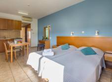 Фото отеля Captain Karas Holidays Apartments