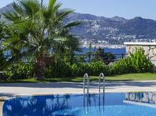 Фото отеля Platinum Beach Apartments