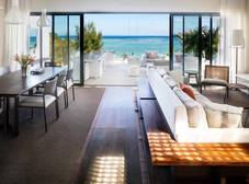 Фото отеля Esplanade Beachfront Apartments by Horizon Holidays