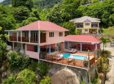 Фото отеля Glacis Heights Villa