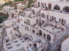 Фото отеля Nino Cave Suites