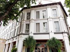 Фото отеля Village Hotel Albert Court by Far East Hospitality
