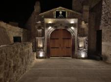 Фото отеля Taru Cave Suites