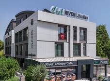 Фото отеля Leaf River Suites