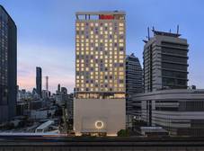 Фото отеля Kromo Bangkok, Curio Collection by Hilton